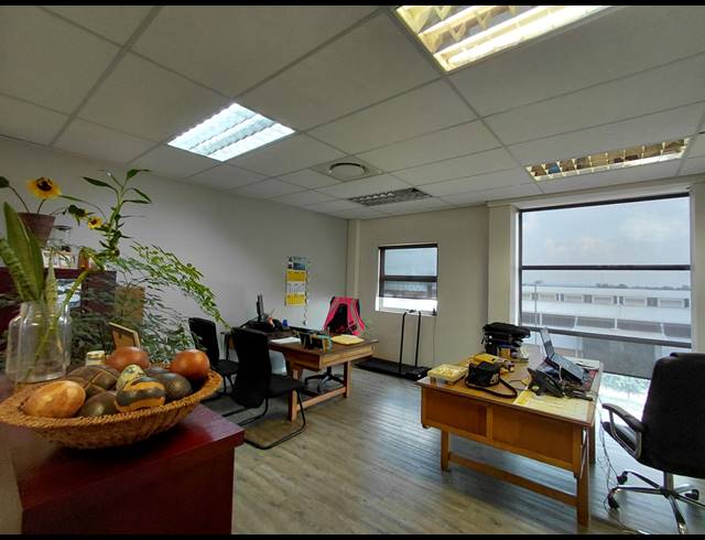 7,838M² WAREHOUSE TO LET IN CLAYVILLE